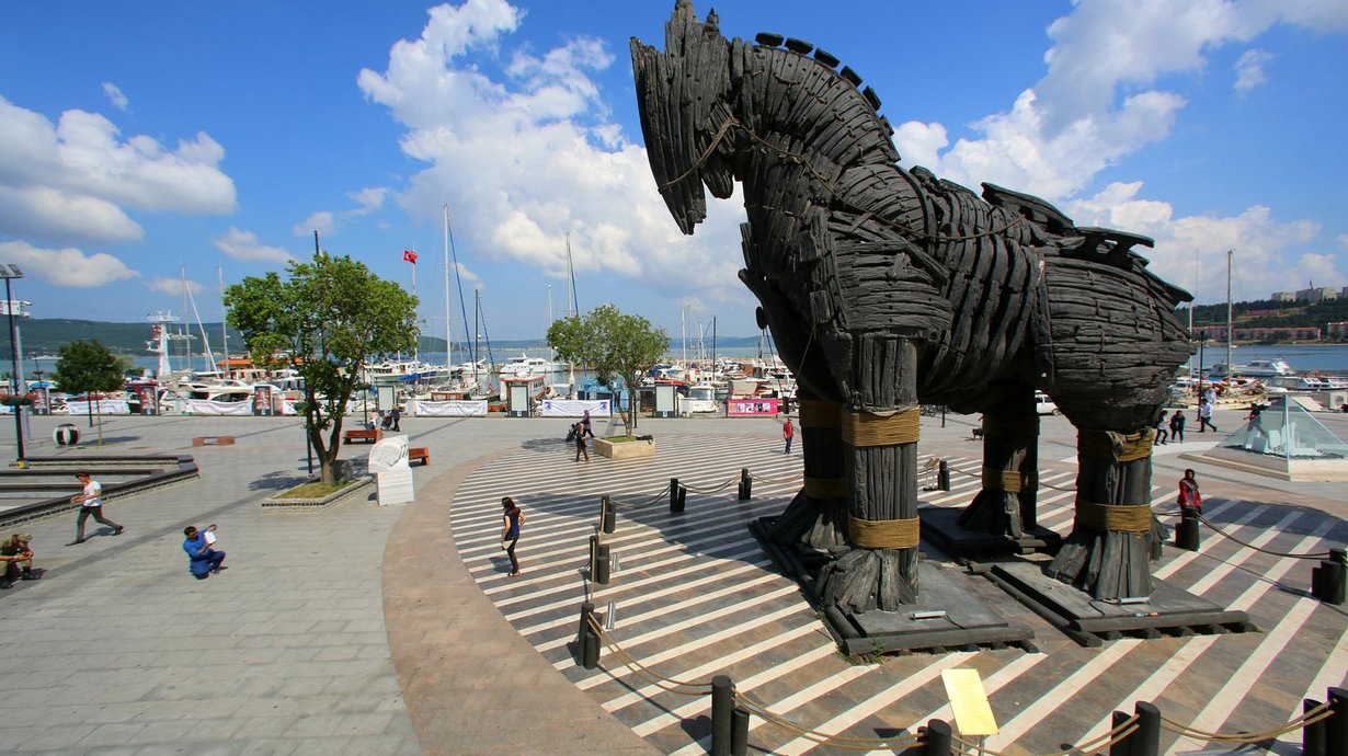 Hafen mit trojanischem Pferd, Çanakkale