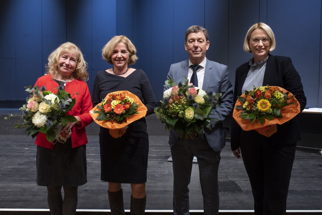 Die neuen Bürgermeister von links: Birgit Strangmann, Eva Maria Westermann, Uwe Görtemöller und Oberbürgermeisterin Katharina Pötter (während der konstituierenden Ratssitzung am 2. November 2021).